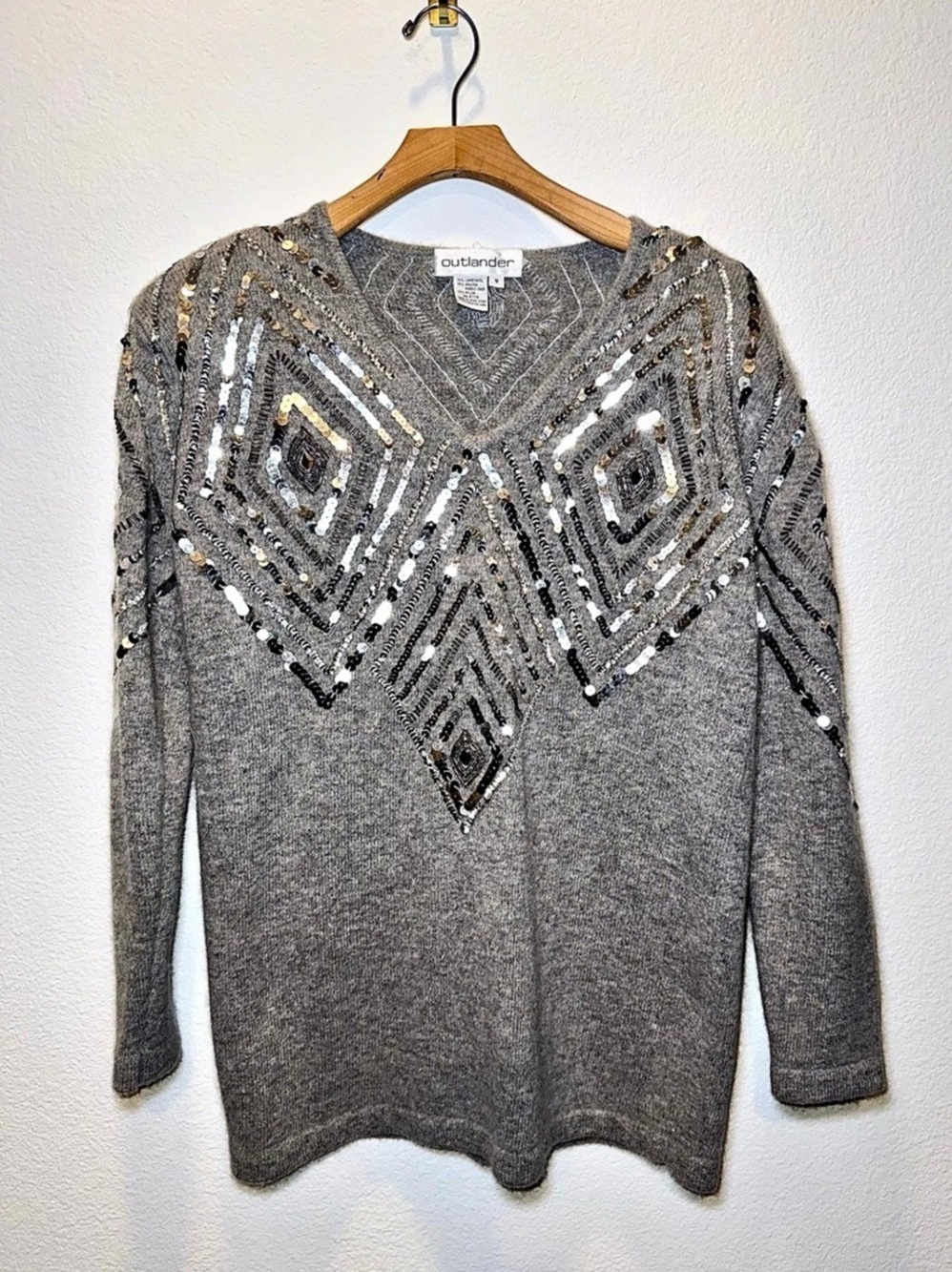 Outlander Women'Small Geometric Sequin V-Neck Sweater Size Small